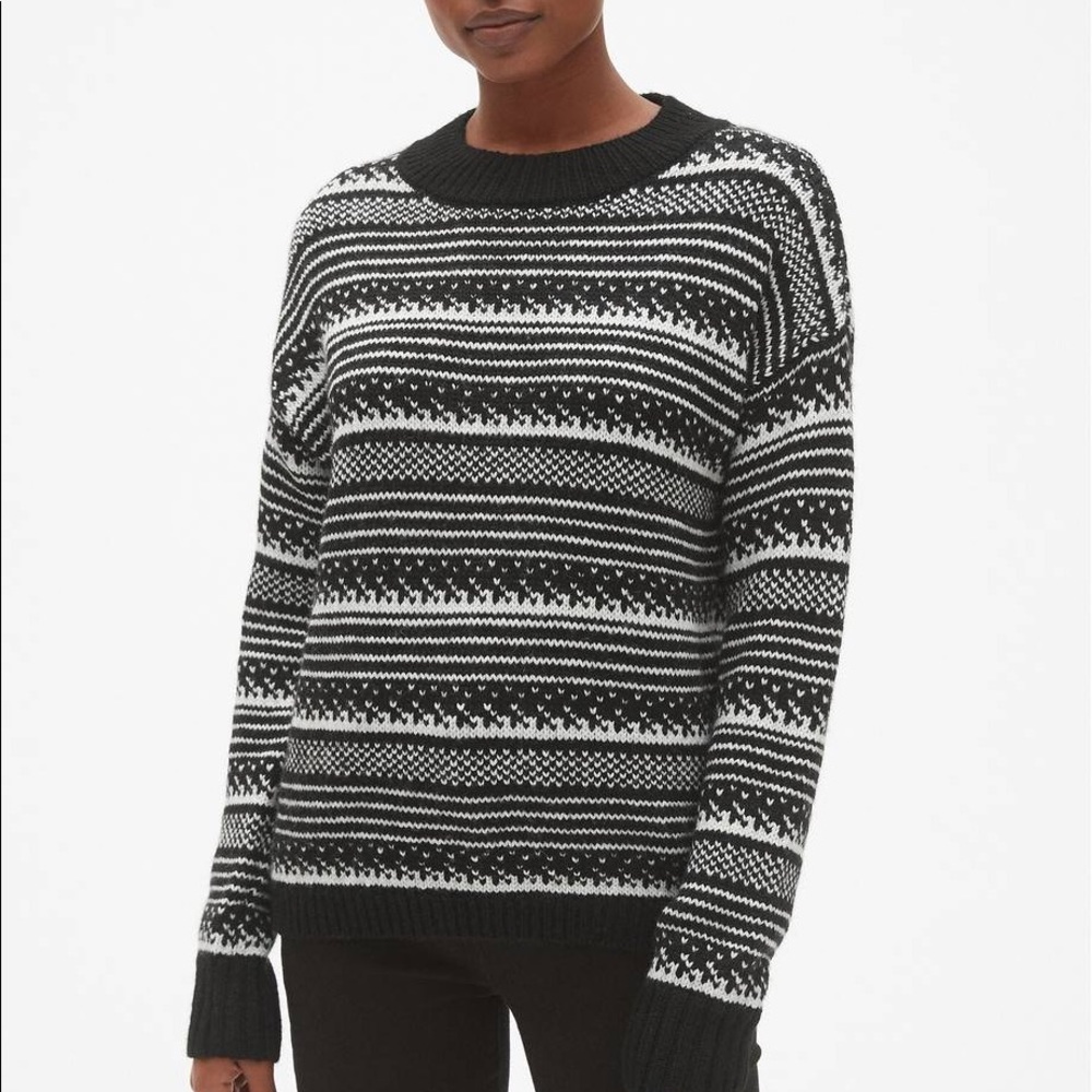 Gap Intarsia black and white sweater, size S.